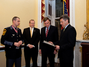 An officer being presented with a Badge of Bravery award