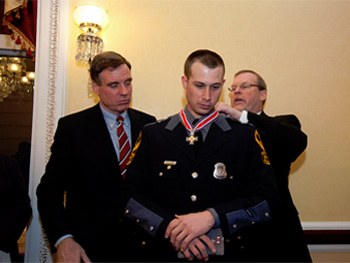 An officer being presented with a Badge of Bravery award